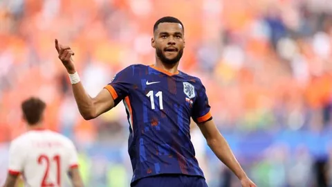 “东契奇孤军奋战 湖人篮网战败连遭两连败”